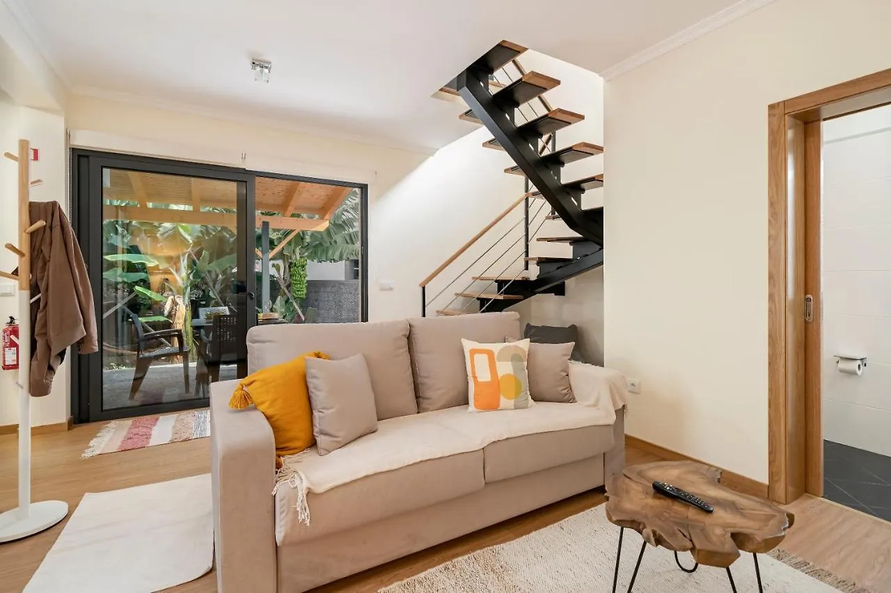 Oscar\'S House By An Island Apart contacts